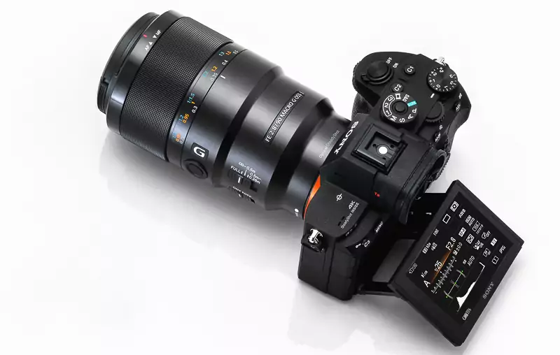 Sony 90mm Macro Lens G OSS